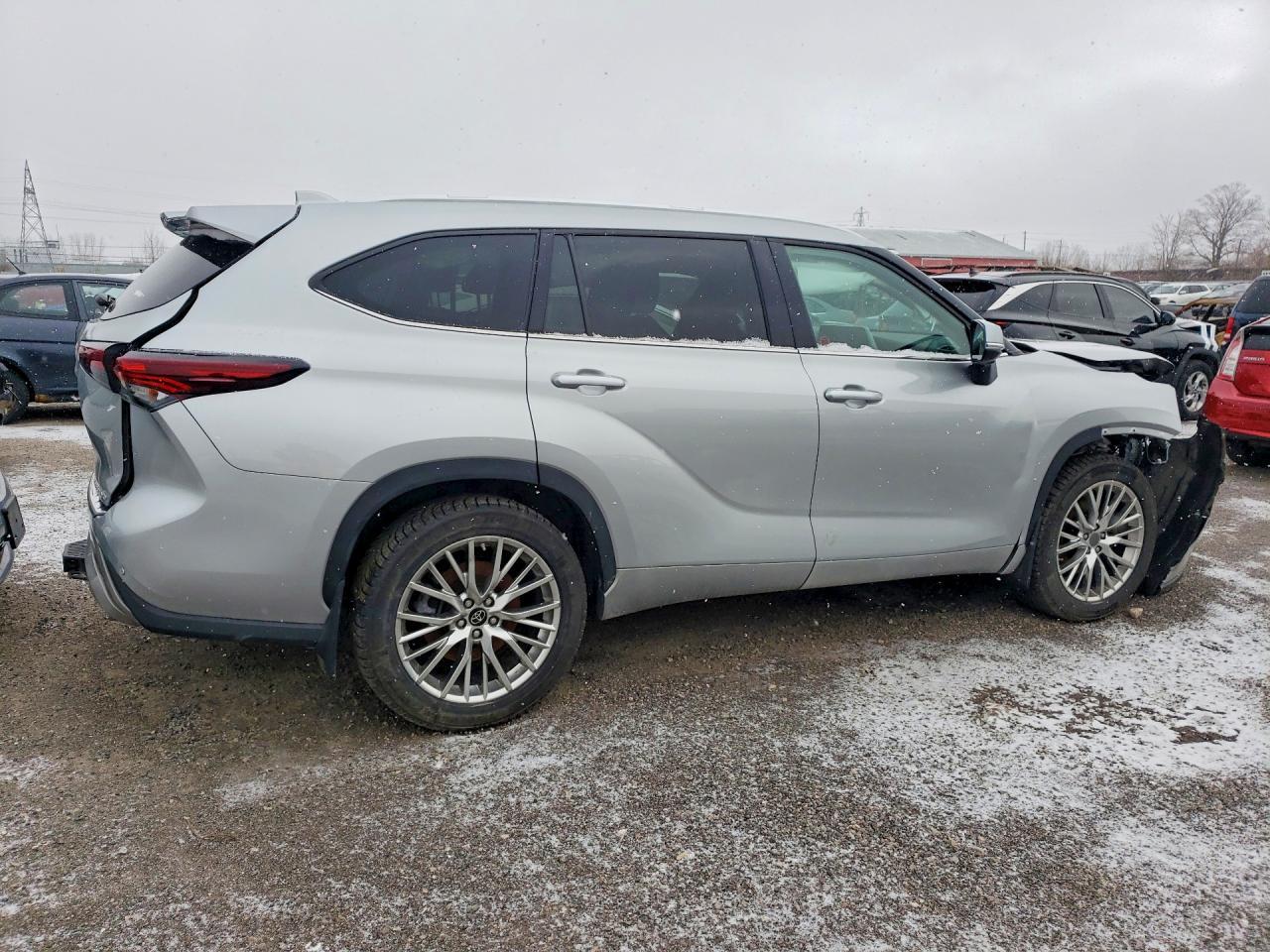2024 Toyota Highlander Le - Image 3