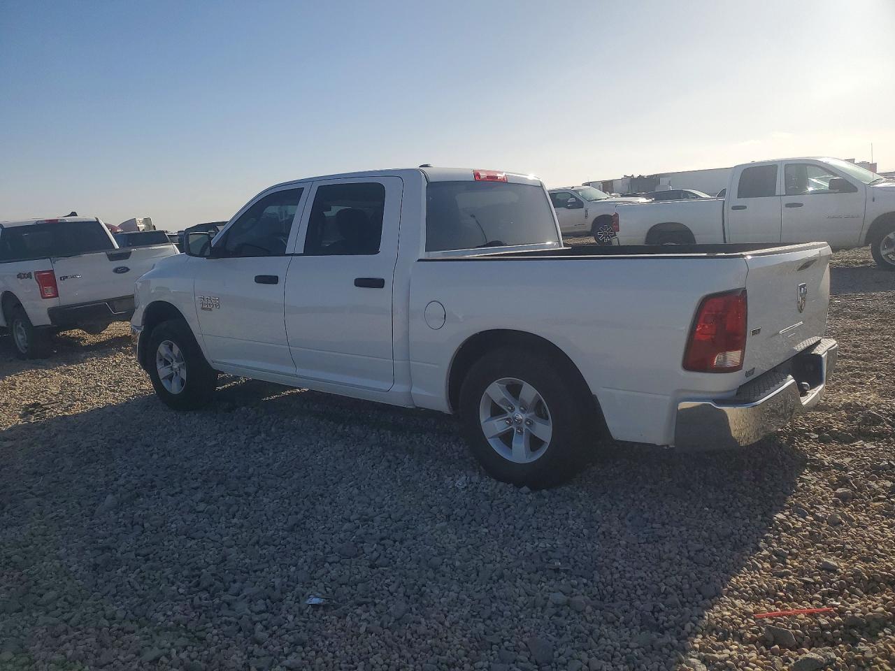 2022 Ram 1500 Classic Slt - Фото 2