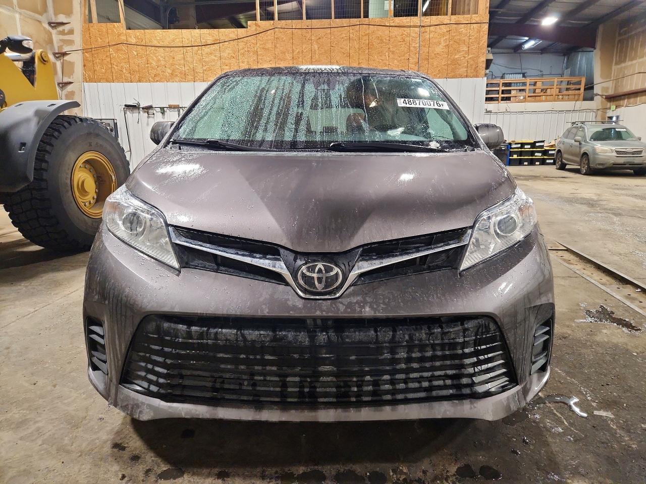 2019 Toyota Sienna Le 7-Passenger - Image 5