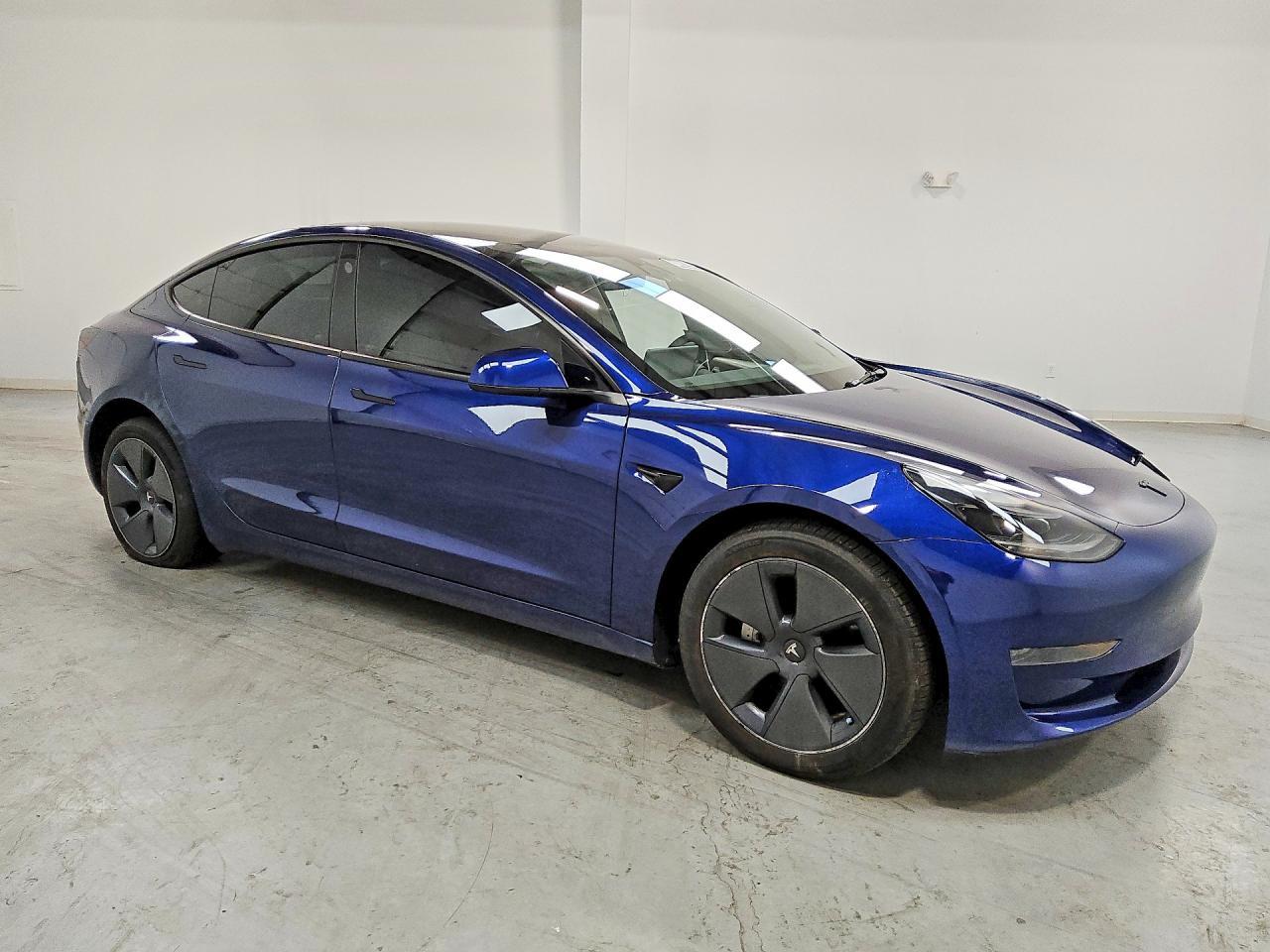 2023 Tesla Model 3 - Фото 4