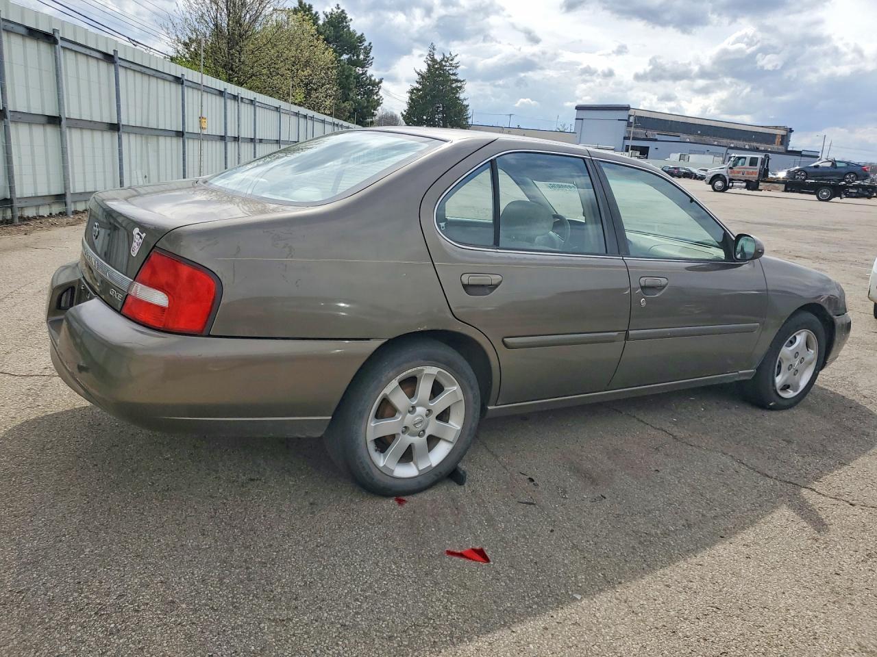 2000 Nissan Altima Xe - Фото 3