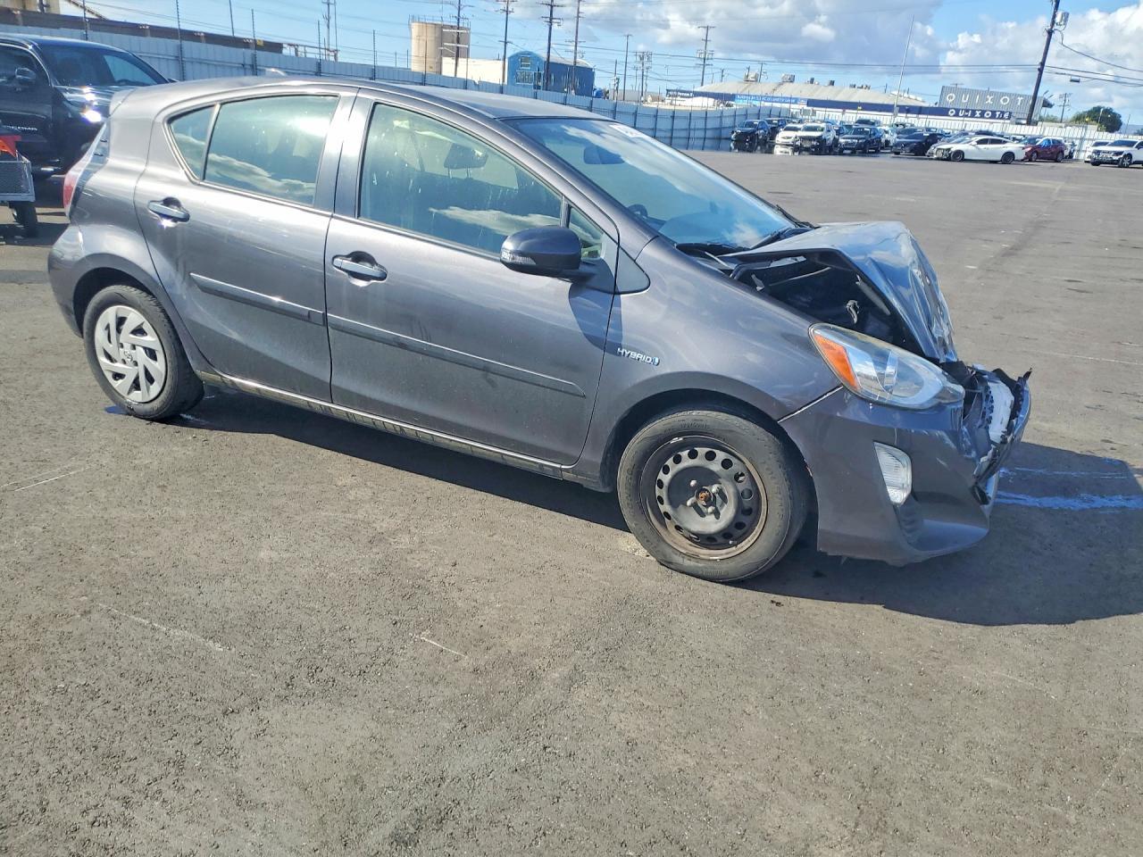2016 Toyota Prius C Two - Image 4