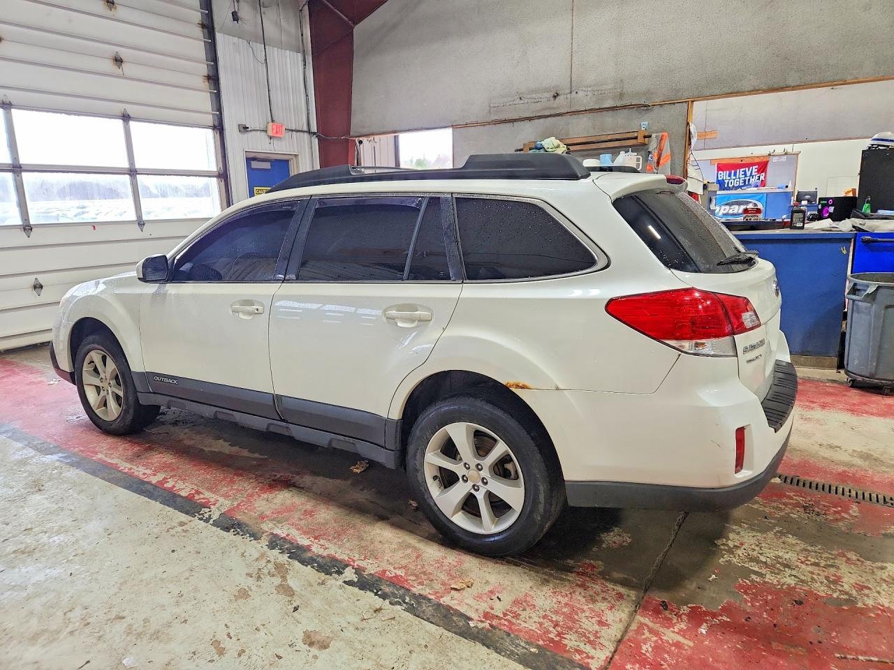 2013 Subaru Outback 2.5I Premium - Фото 2