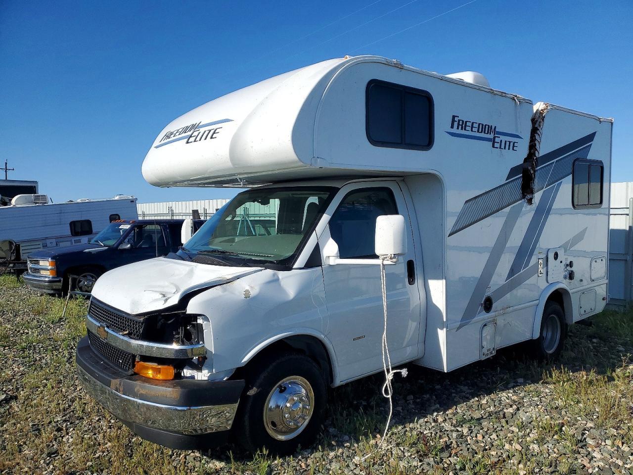 2025 Chevrolet Express G3500 - Фото 2