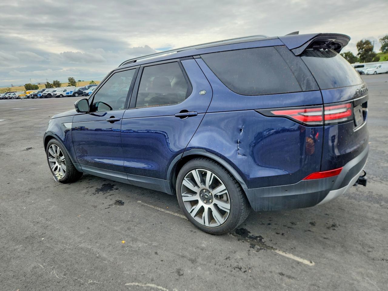 2018 Land Rover Discovery Hse - Image 2