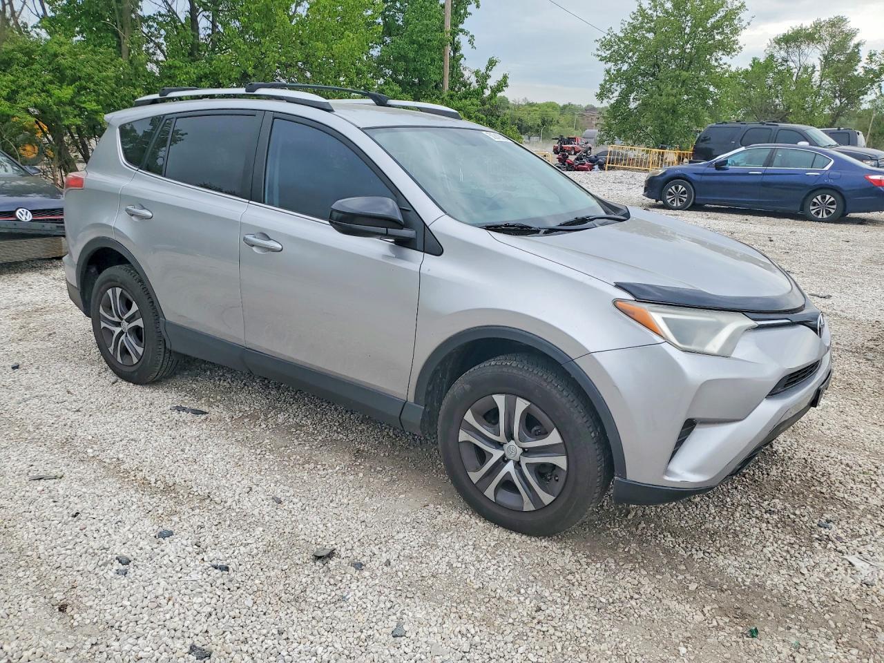 2016 Toyota Rav4 Le - Image 4