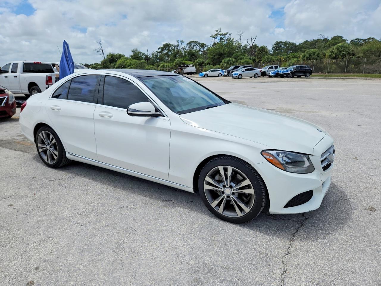 2017 Mercedes-Benz C 300 - Фото 4