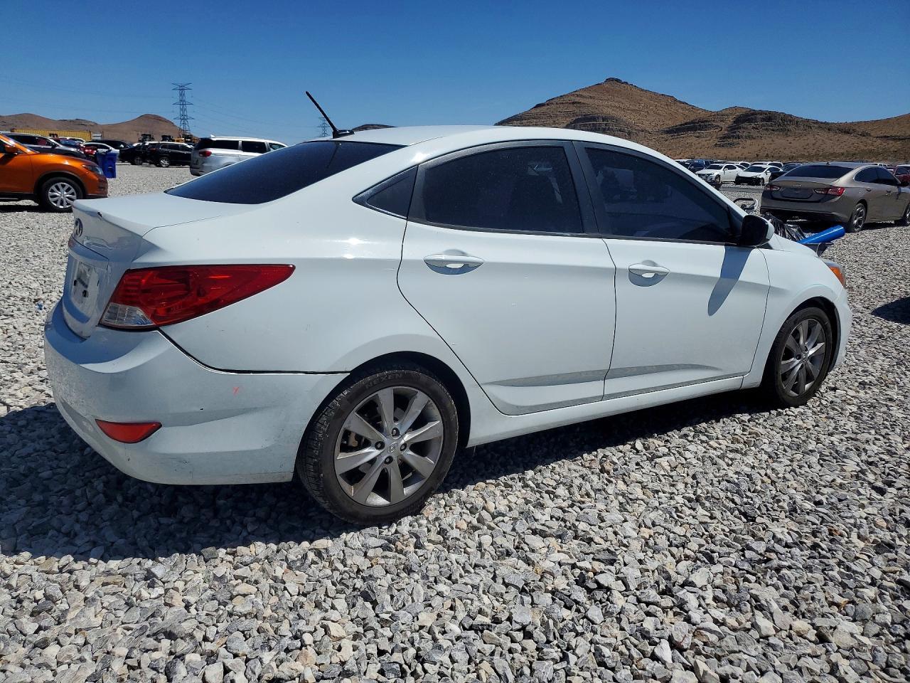 2014 Hyundai Accent Gls - Image 3