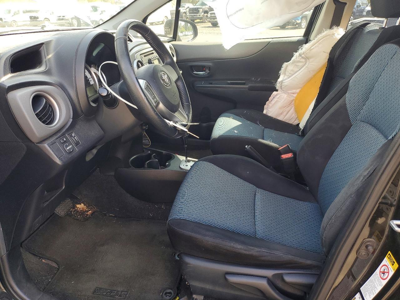2013 Toyota Yaris 5-Door Se - Фото 7