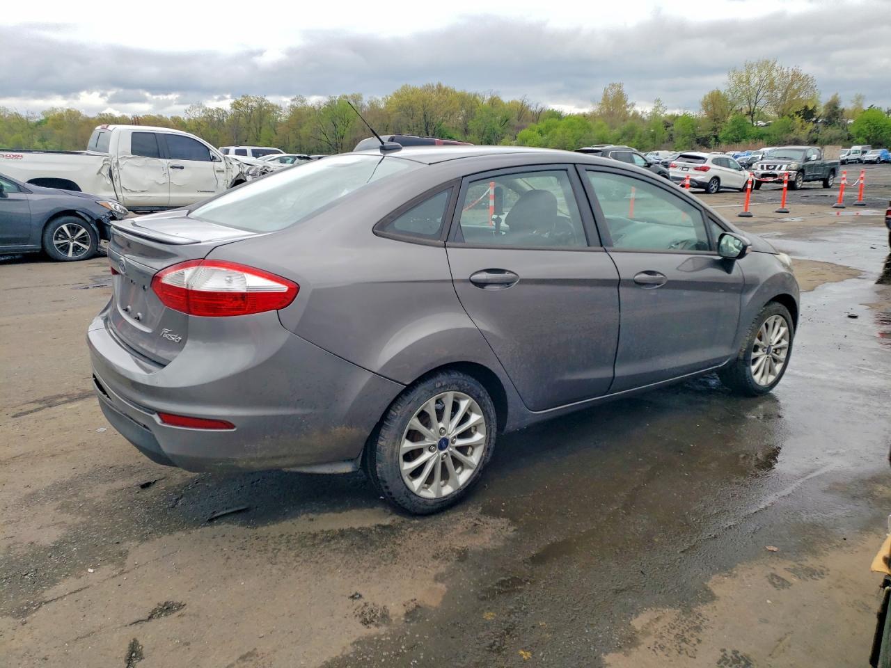 2014 Ford Fiesta Se - Фото 3