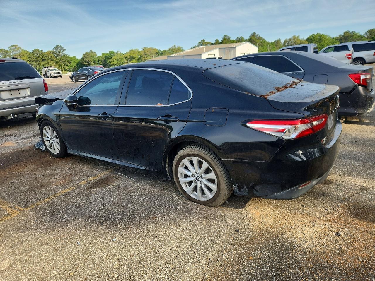 2018 Toyota Camry Le - Image 2