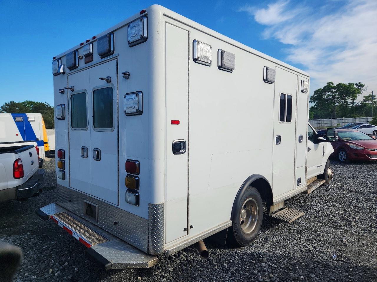 2020 Ford F350 Super - Ambulance - Фото 4