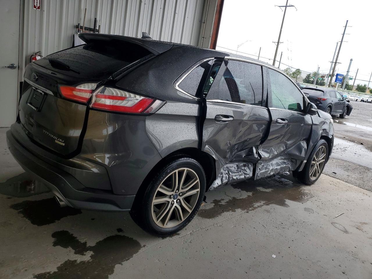 2019 Ford Edge Titanium - Image 3