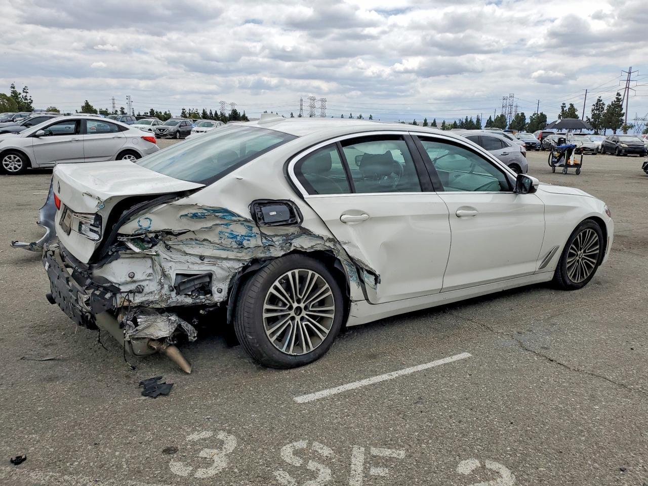 2019 BMW 530 I - Image 3