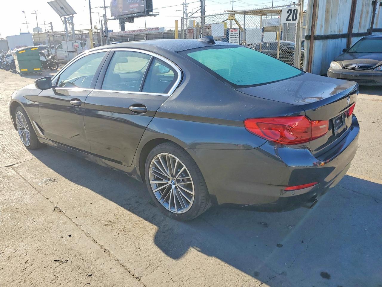2020 BMW 530 I - Фото 2