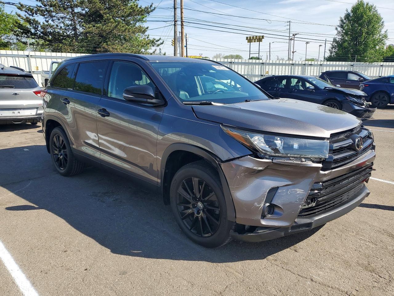 2019 Toyota Highlander Se - Фото 4