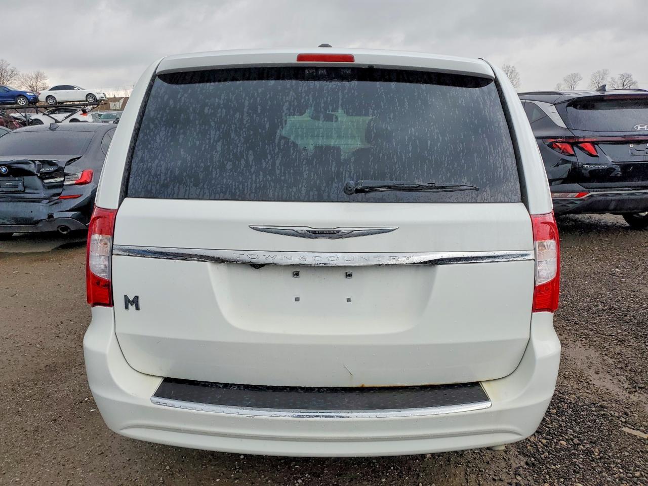 2014 Chrysler Town & Country S - Image 6