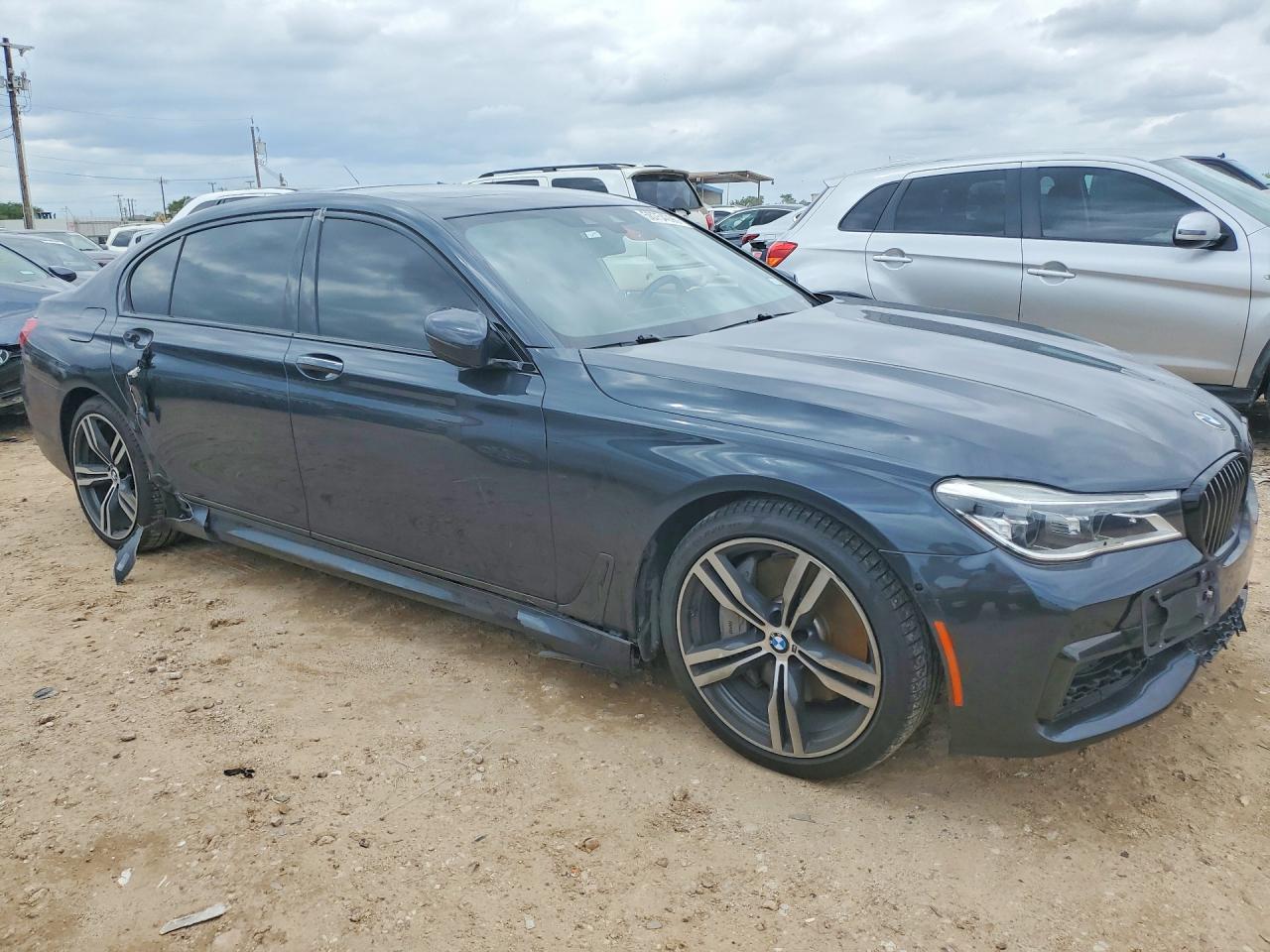 2019 BMW 750 I - Фото 4