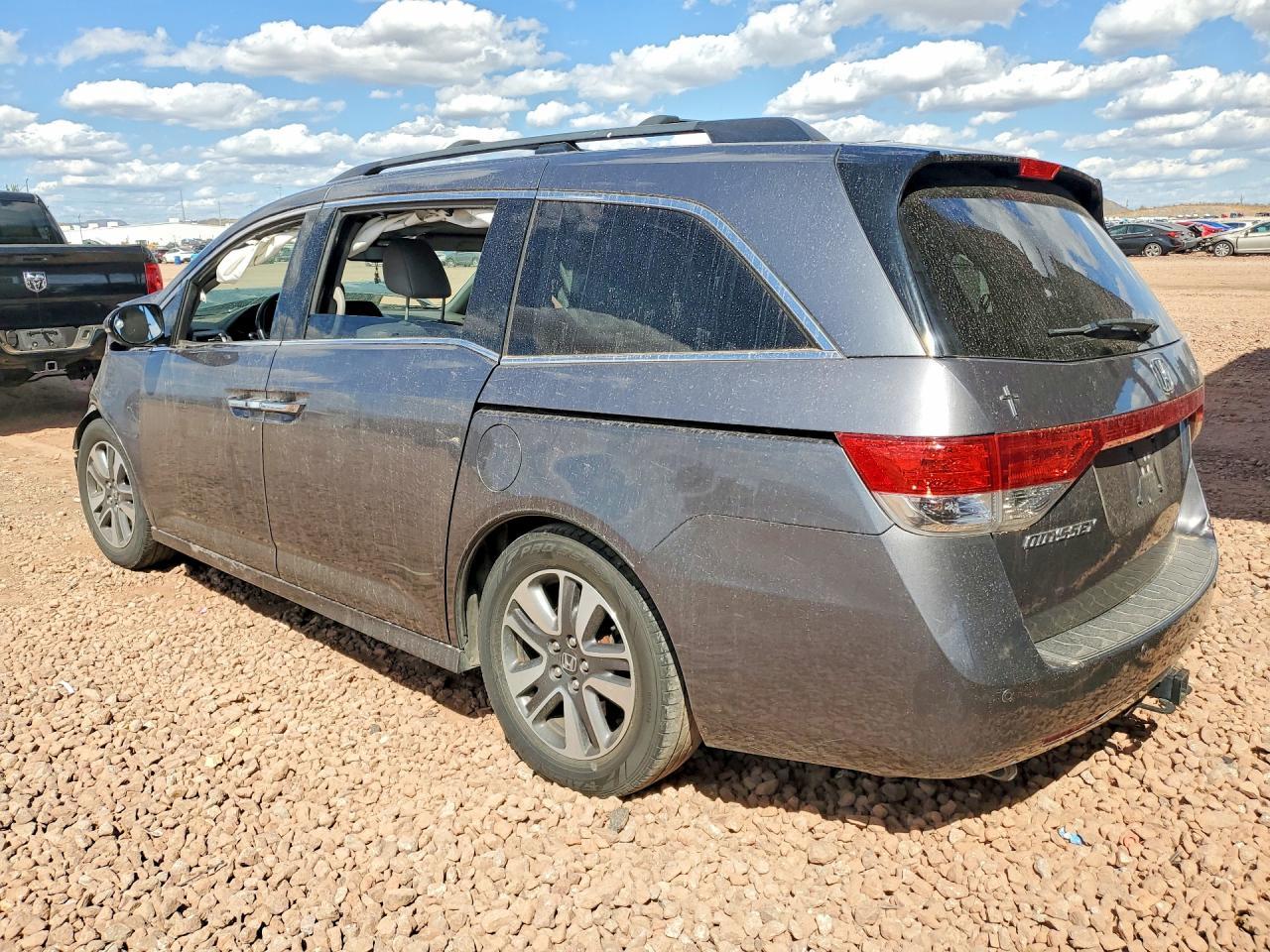 2014 Honda Odyssey Touring - Image 2
