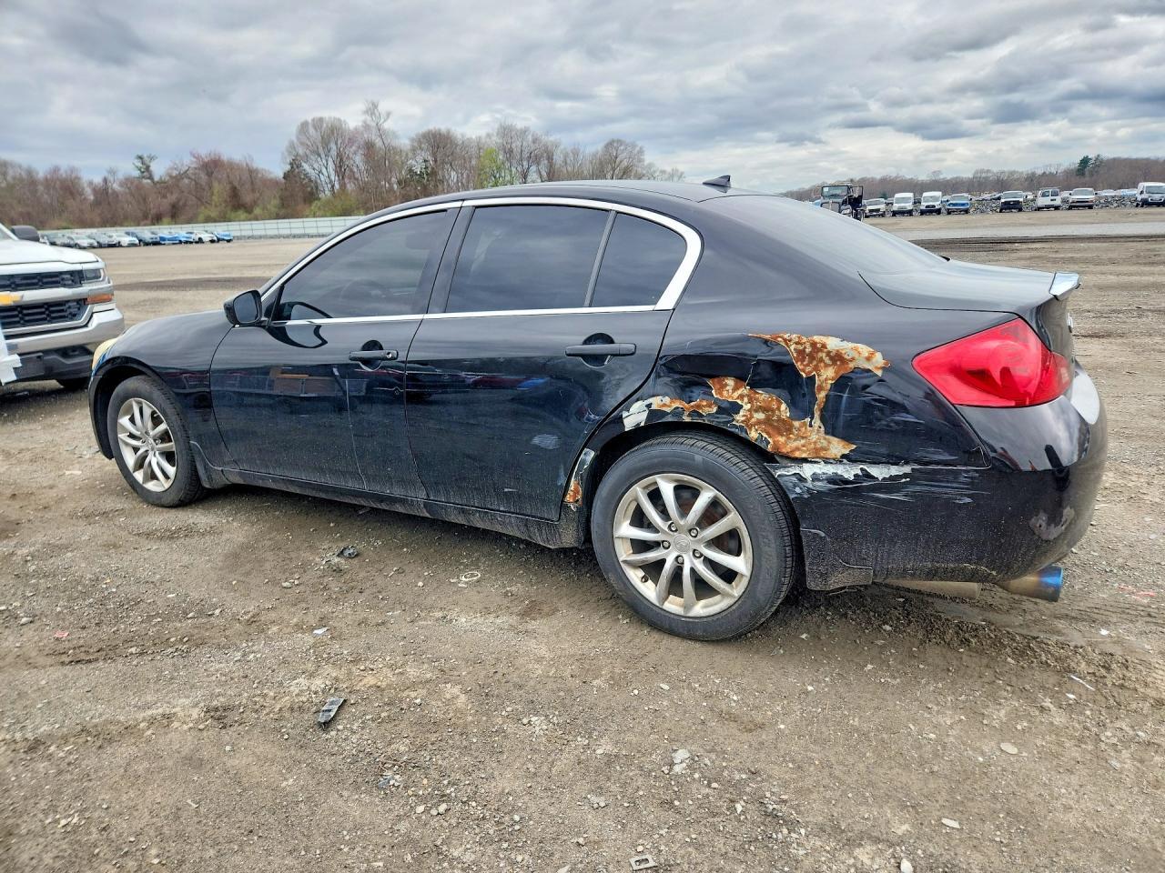 2009 Infiniti G37 Sedan X - Image 2
