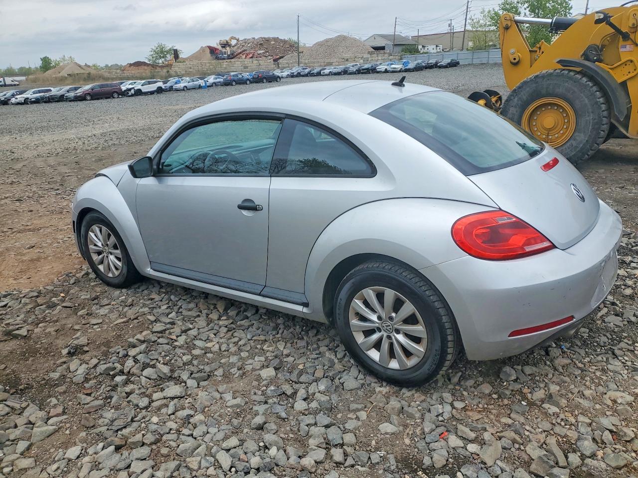 2013 Volkswagen Beetle - Фото 2