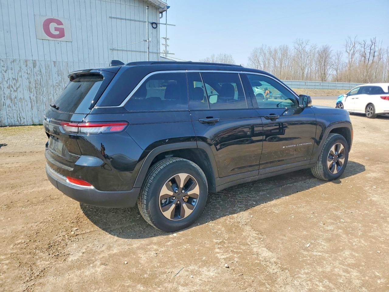 2025 Jeep Grand Cherokee 4Xe - Image 3