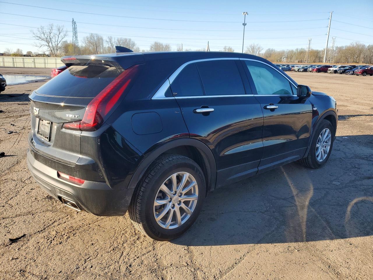 2022 Cadillac Xt4 Luxury - Image 3