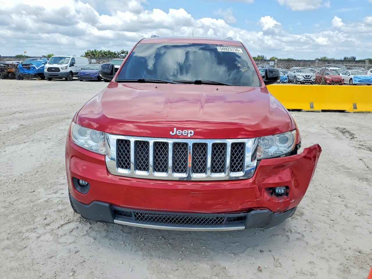 2011 Jeep Grand Cherokee Overland - Image 5