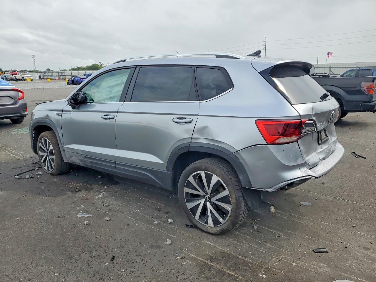 2024 Volkswagen Taos Se - Фото 2