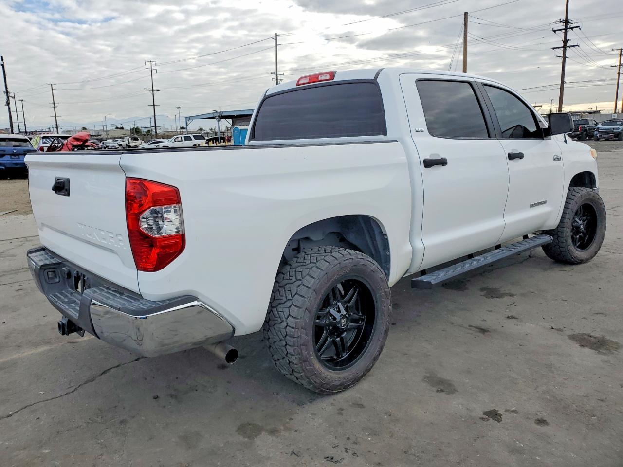 2014 Toyota Tundra Crewmax Sr5 - Image 3