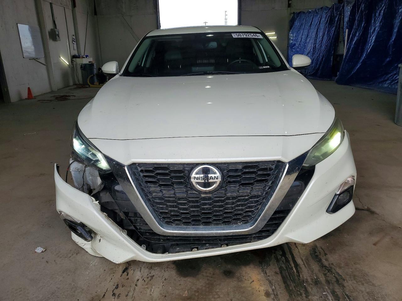 2019 Nissan Altima Platinum - Image 5