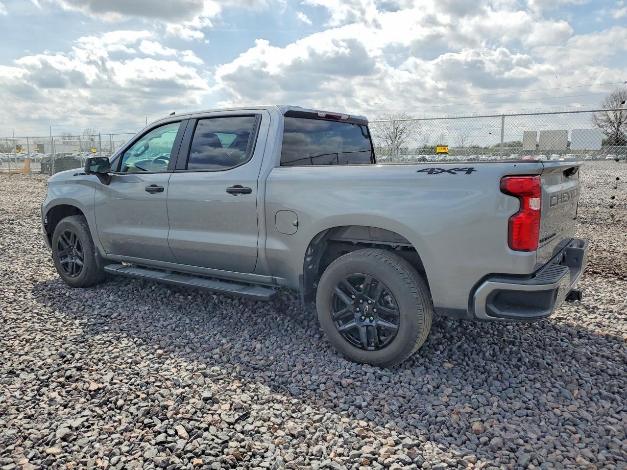 2024 Chevrolet Silverado K1500 Custom - Фото 2