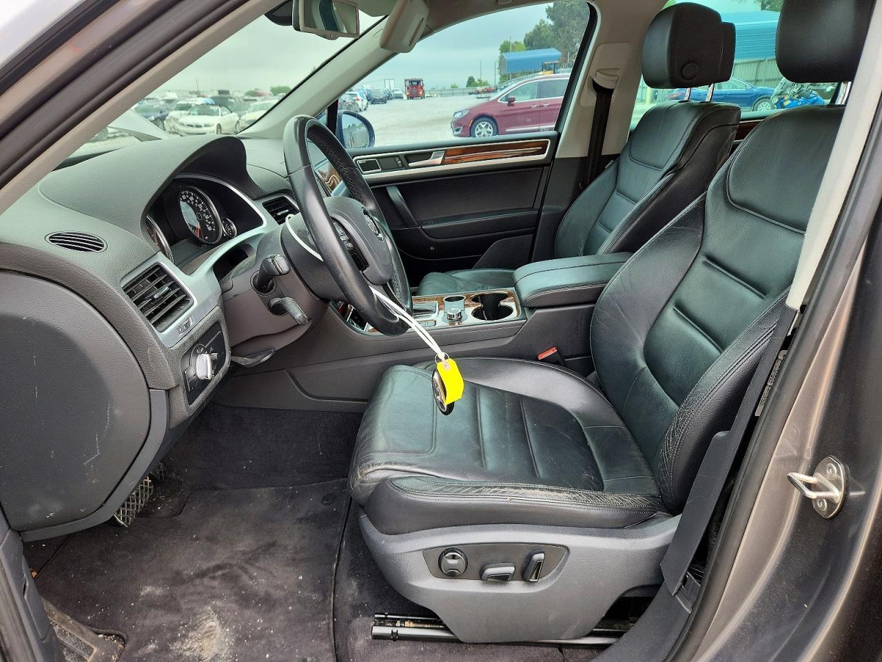 2011 Volkswagen Touareg - Image 7