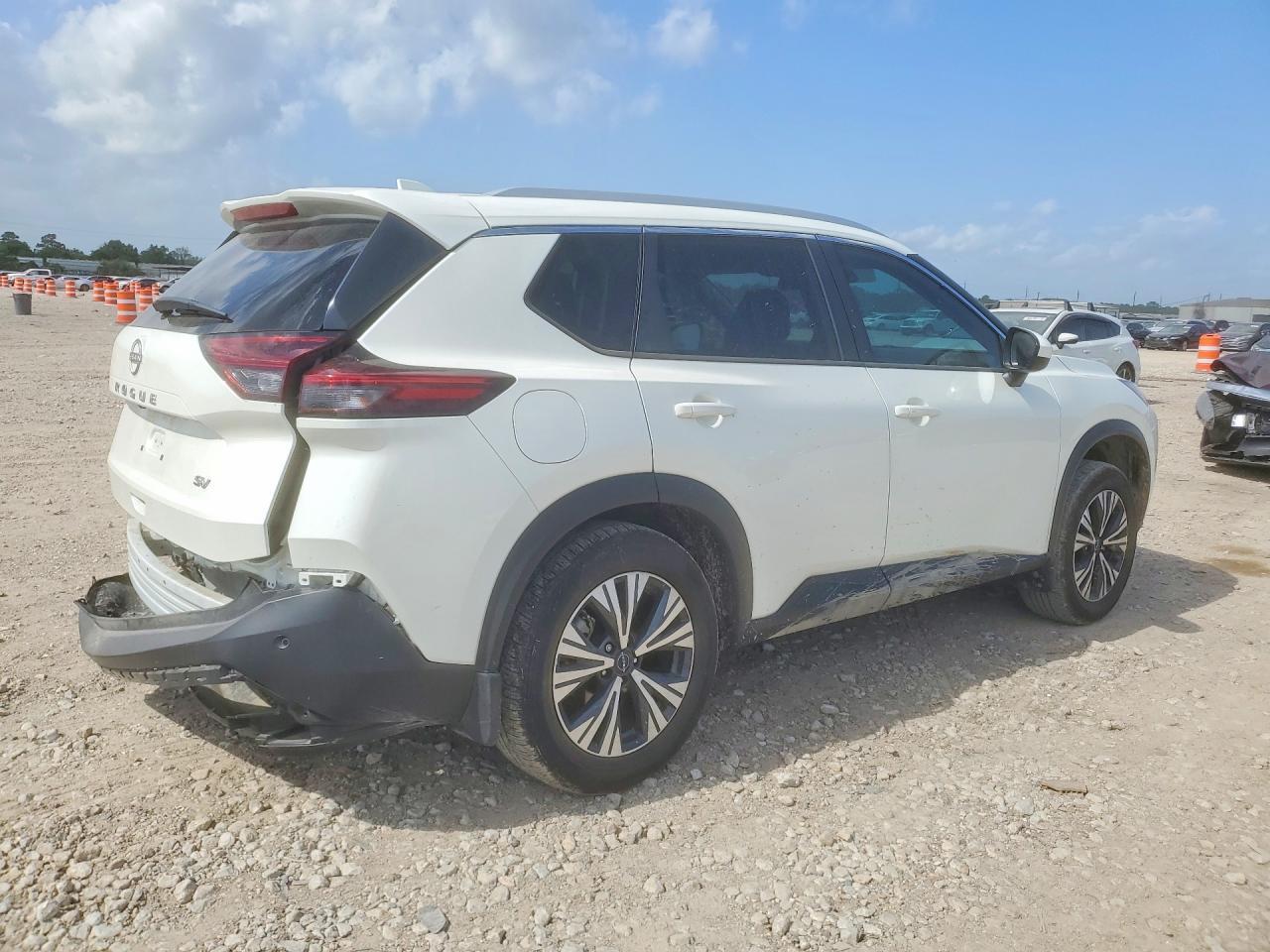 2023 Nissan Rogue - Фото 3