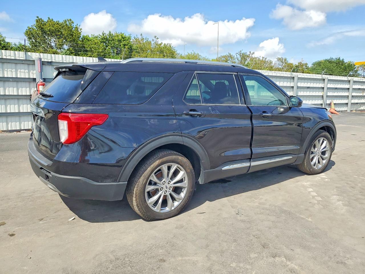 2024 Ford Explorer Limited - Image 3