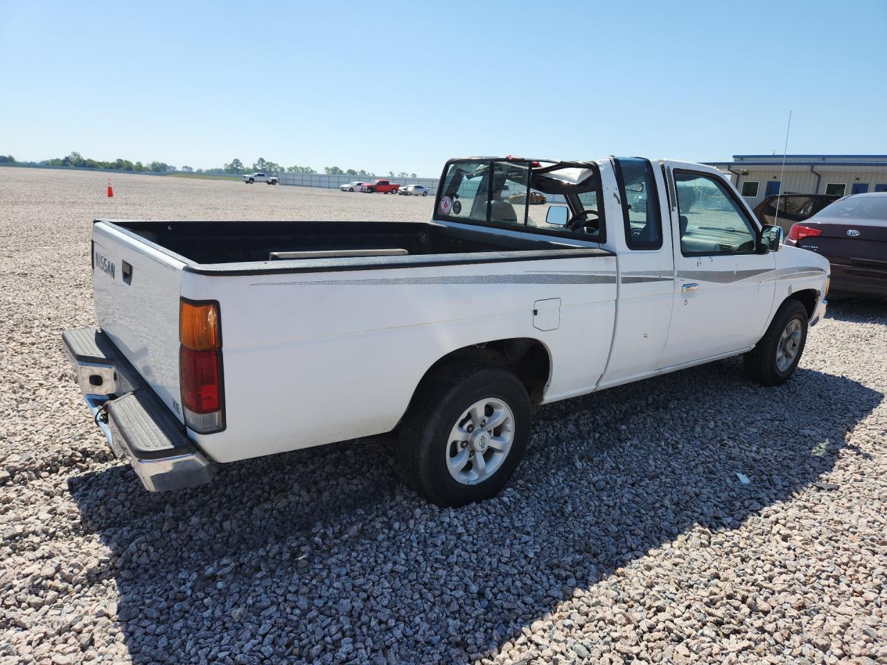 1997 Nissan Truck Xe - Фото 3
