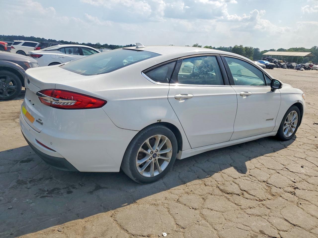 2019 Ford Fusion Se - Фото 3