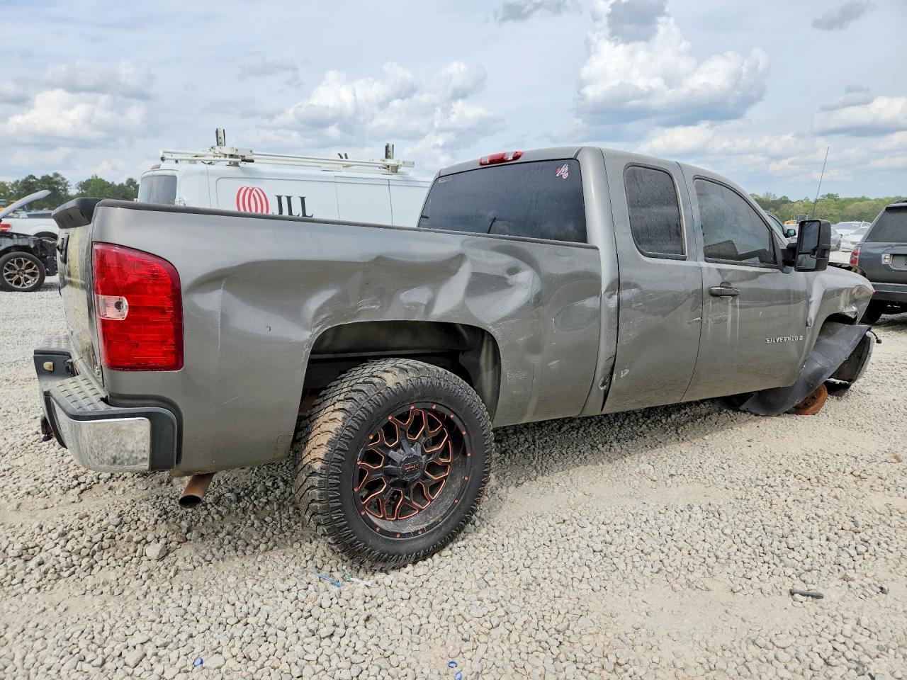 2008 Chevrolet Silverado C1500 - Image 3