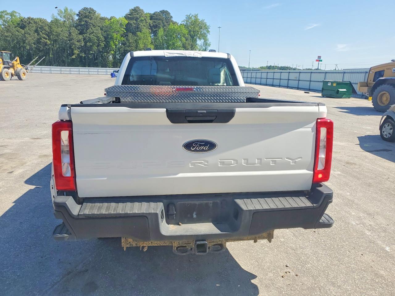 2025 Ford F250 Super Duty - Фото 6