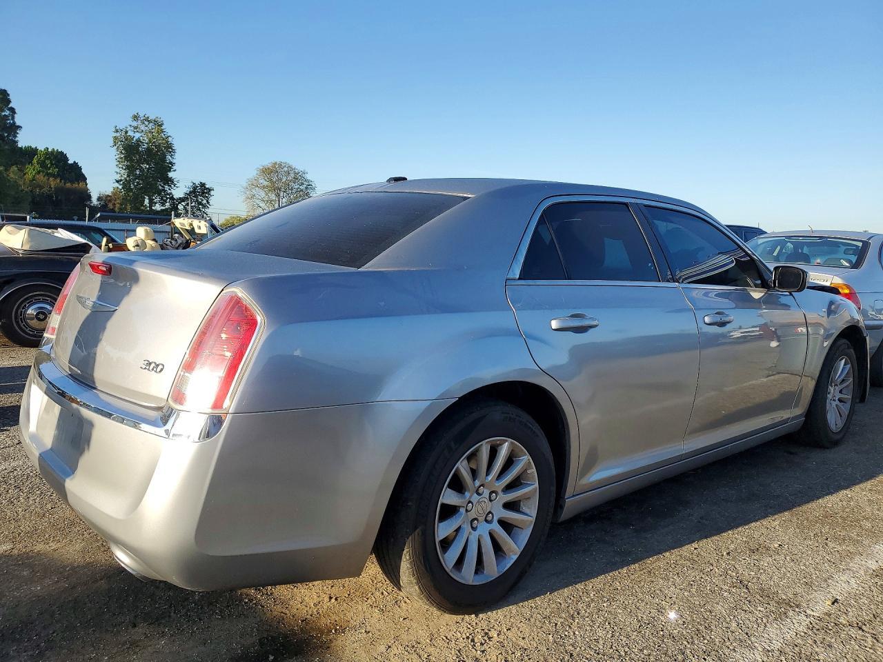 2014 Chrysler 300 - Image 5