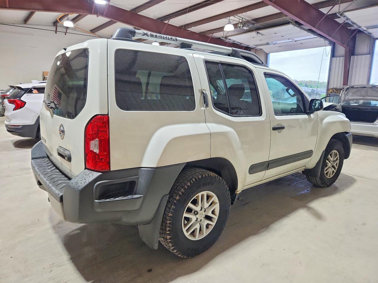 2014 Nissan Xterra S - Фото 3