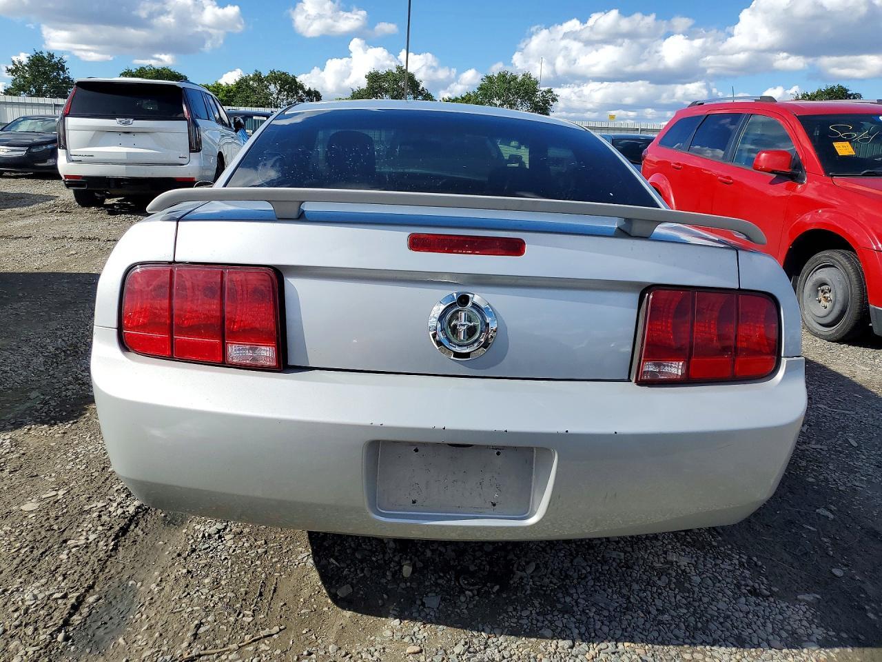 2005 Ford Mustang - Image 6