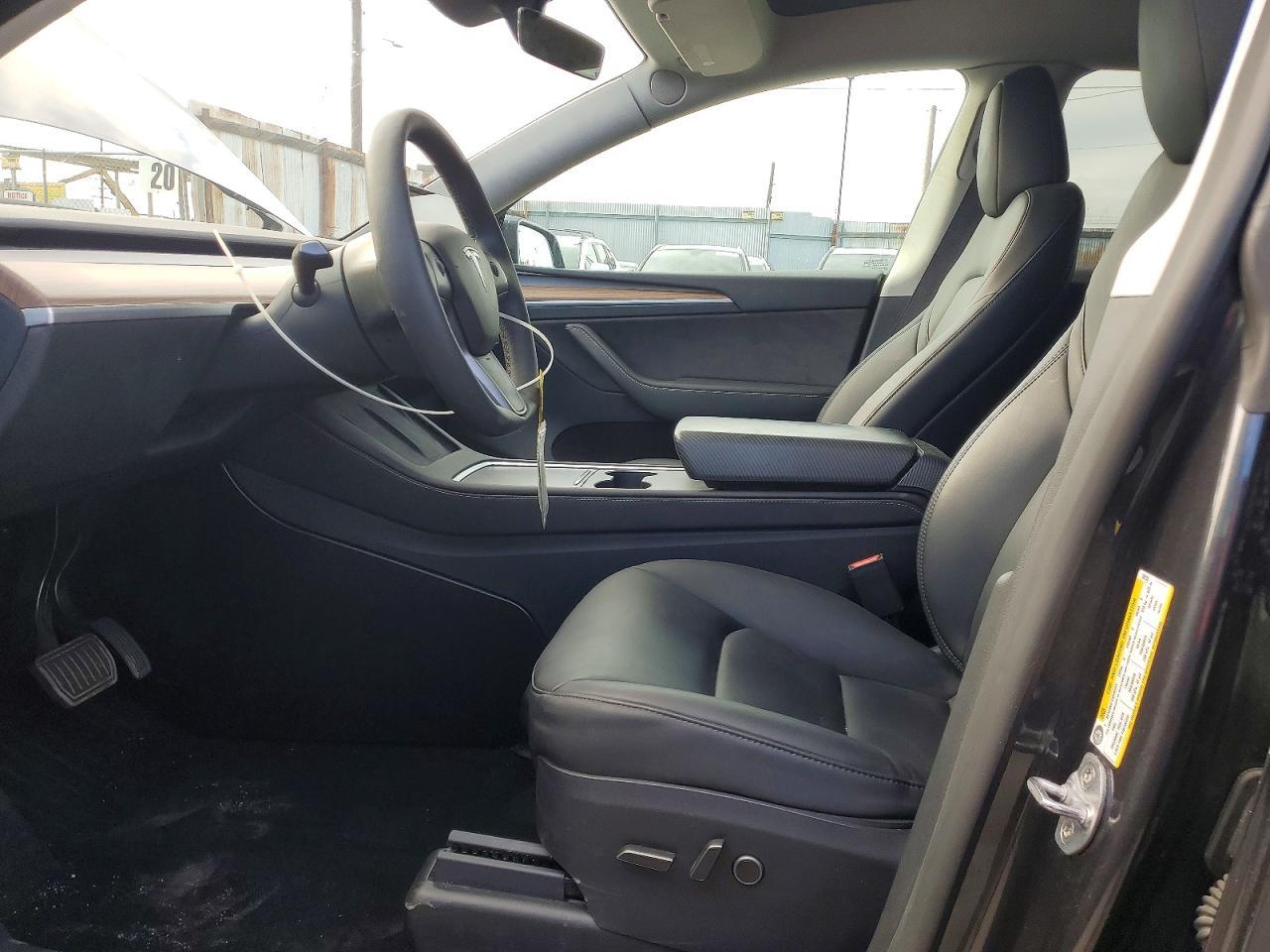2025 Tesla Model Y - Image 7