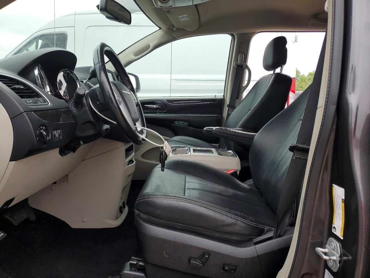 2016 Chrysler Town & Country Touring - Фото 7
