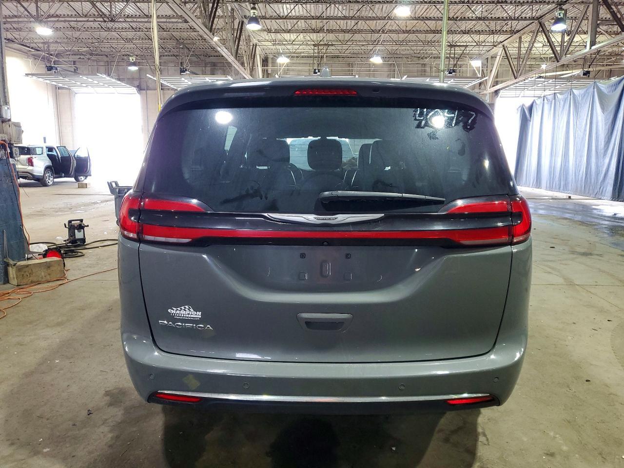 2022 Chrysler Pacifica Touring L - Image 6