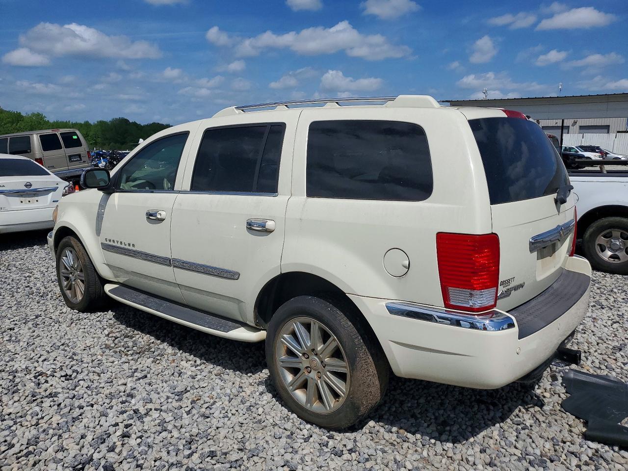 2008 Chrysler Aspen - Фото 2