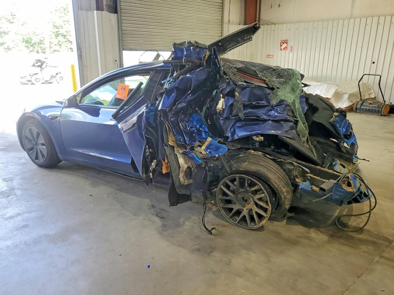 2026 Tesla Model 3 - Фото 2