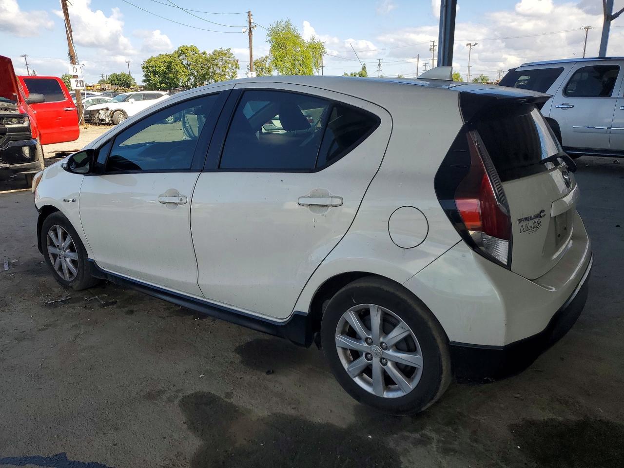 2017 Toyota Prius C Three - Фото 2