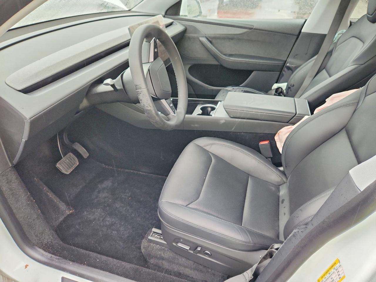 2026 Tesla Model Y - Фото 7