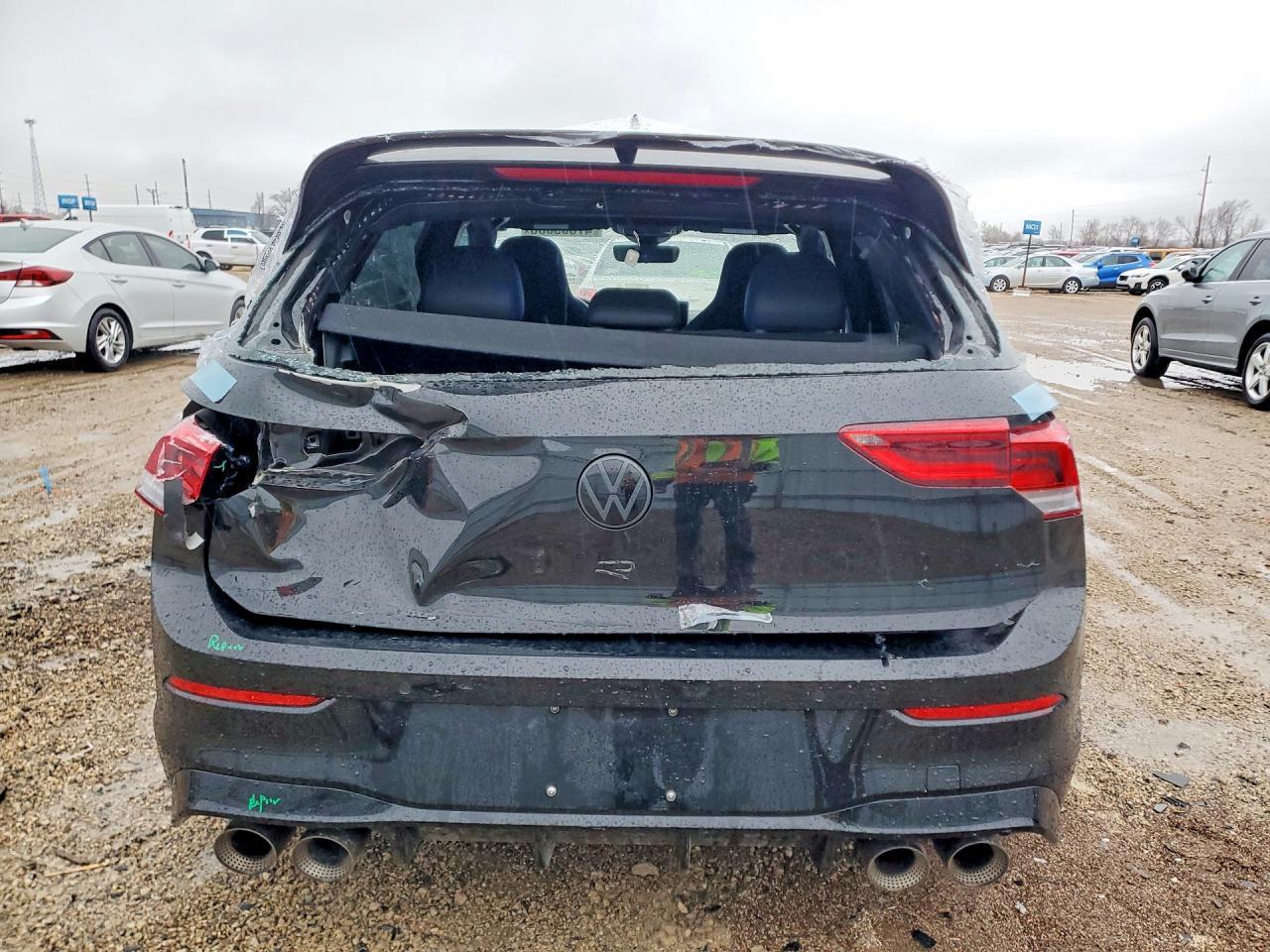 2025 Volkswagen Golf R Black Edition - Image 6